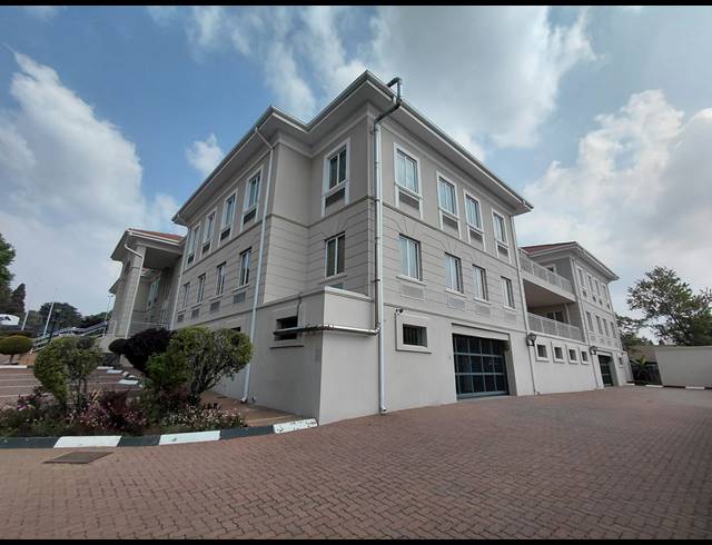 2,415M² OFFICE FOR SALE IN BRYANSTON